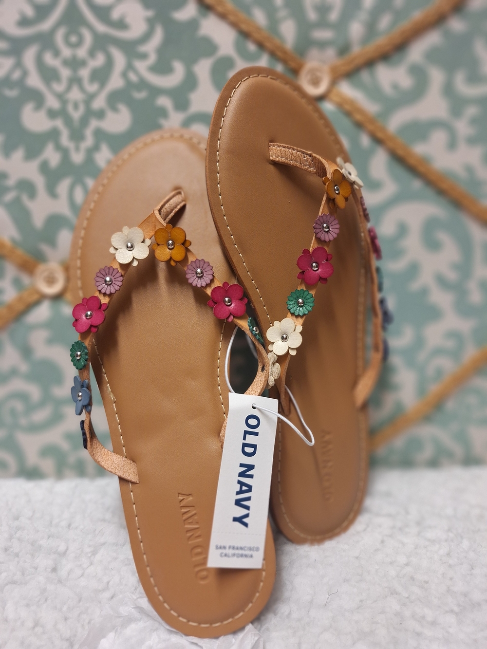 Old Navy Tan Floral Leather Like Cut Out Detail Flip Flops 7